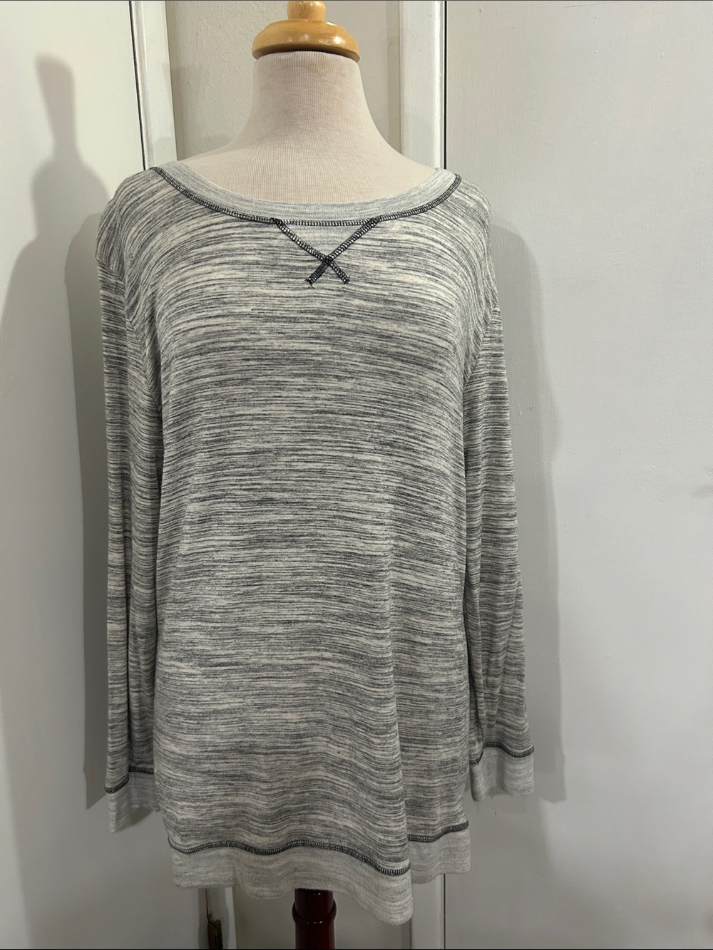 Source Unknown Heather Gray Marled Long-Sleeve Knit Top